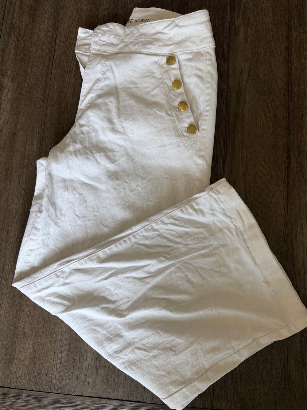 Anne Klein White Wide-Leg Cropped Jeans with Gold Button Details